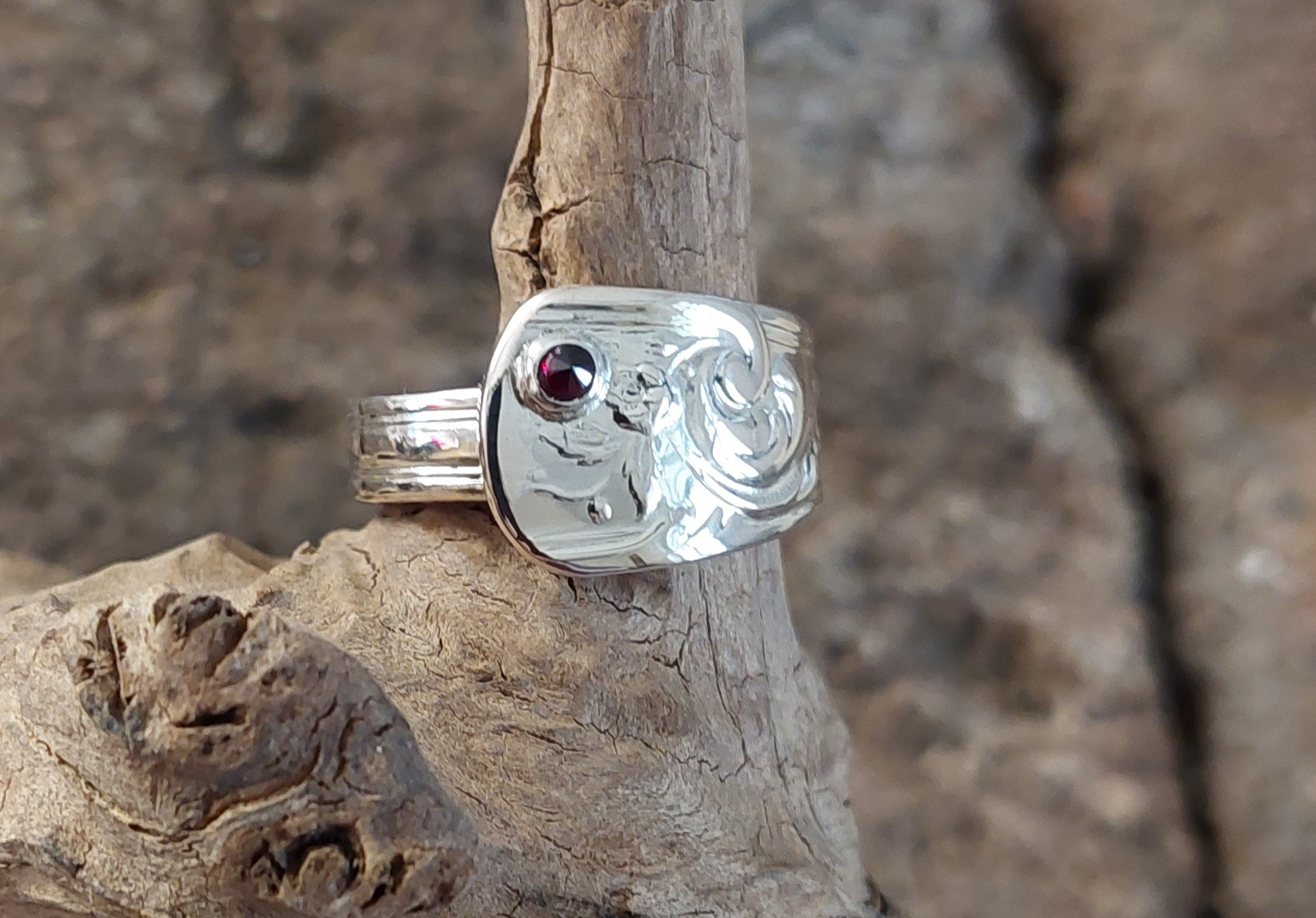Ring 925-er Silber mit Granat