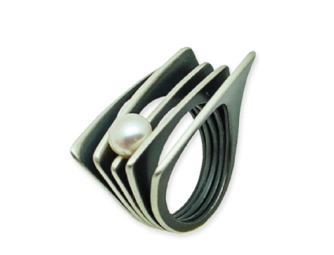 Ring mit Perle